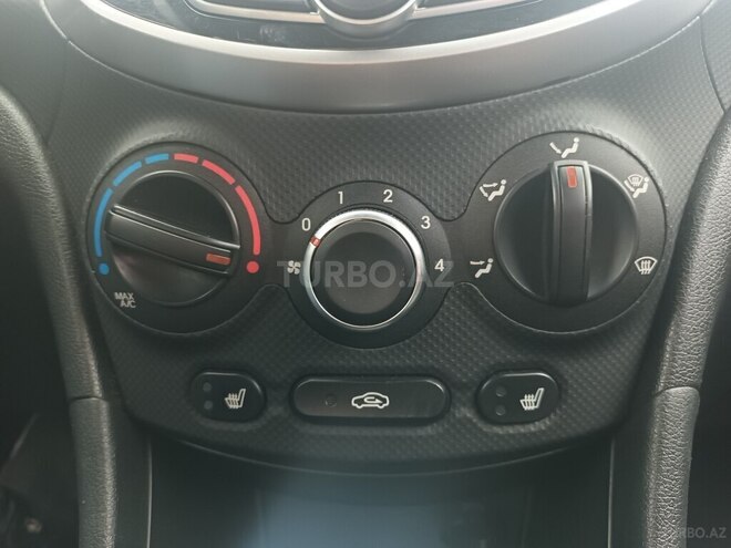 Hyundai Accent-5