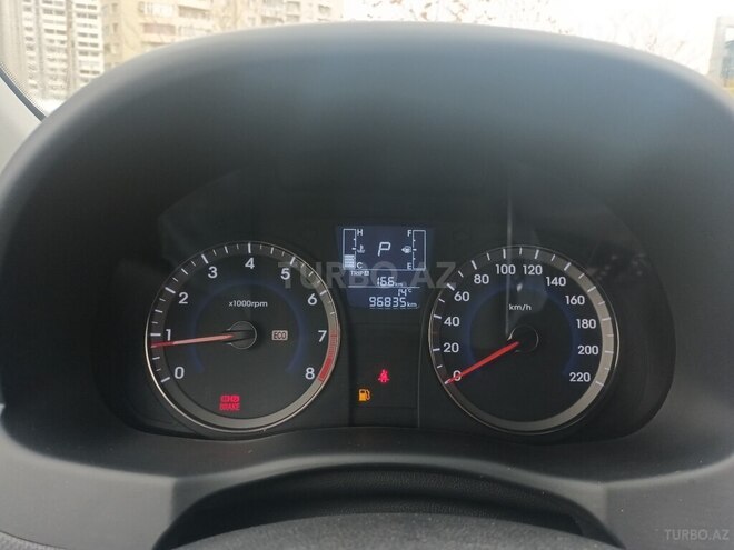 Hyundai Accent-4
