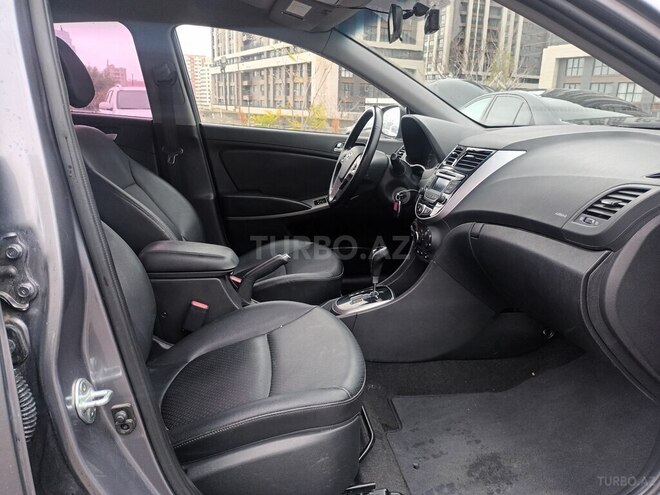 Hyundai Accent-7