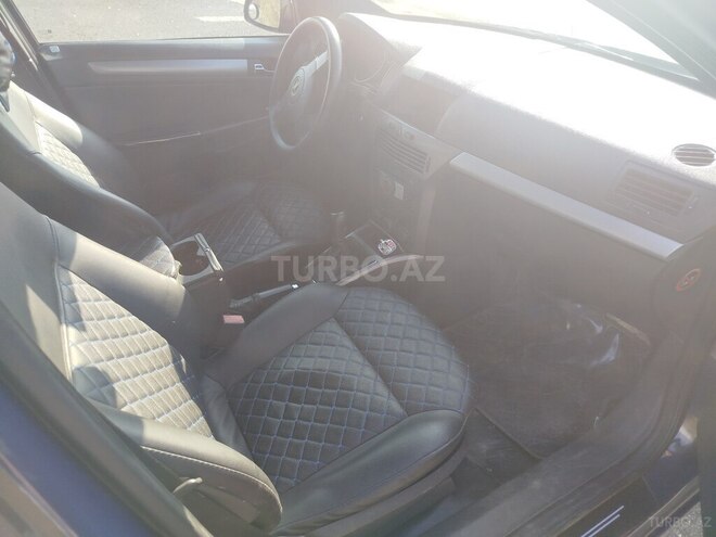 Opel Astra 2006, 200,000 km - 1.3 l - Qax