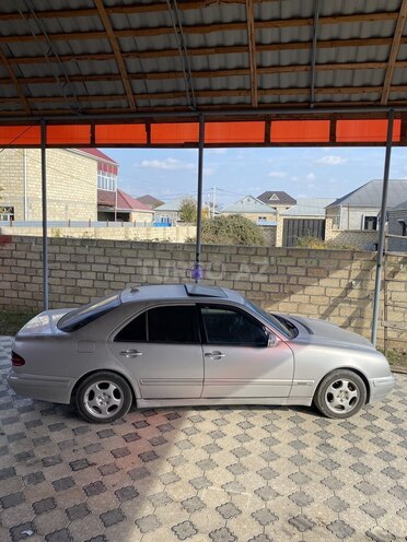Mercedes E 320 2000, 423,000 km - 3.2 l - Bərdə
