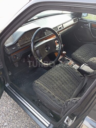 Mercedes E 250 1991, 350,097 km - 2.5 л - Biləsuvar