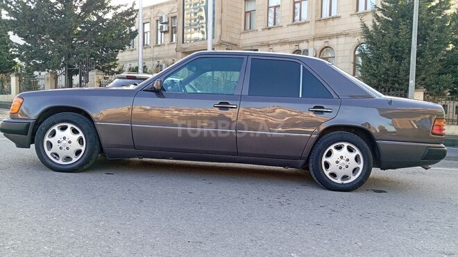 Mercedes E 200 1993, 490,985 km - 2.0 l - Bakı