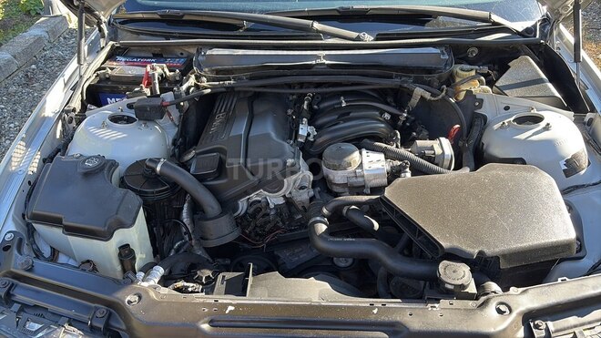 BMW 320 2001, 230,000 km - 2.0 l - Bakı