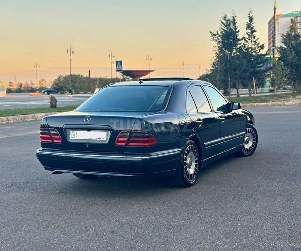 Mercedes E 240 2000, 345,000 km - 2.4 l - Bakı