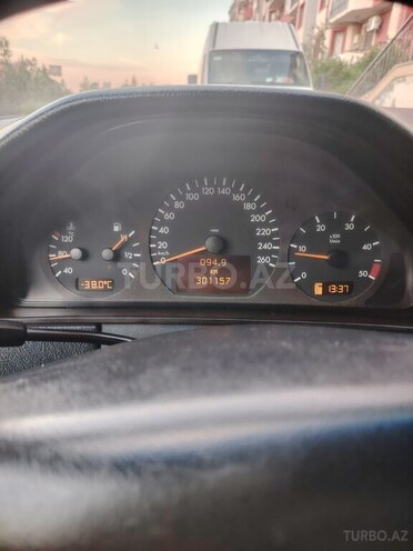 Mercedes E 220 d 1999, 302,000 km - 2.2 l - Bakı