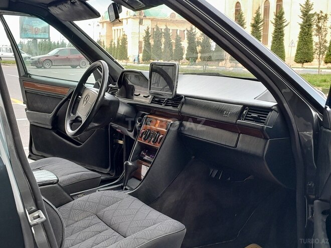 Mercedes E 220 1994, 327,453 km - 2.2 l - Sumqayıt
