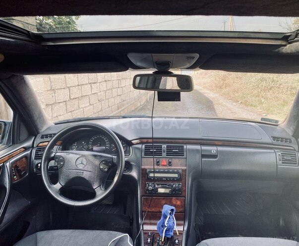 Mercedes E 270 2001, 400 km - 2.7 l - İmişli