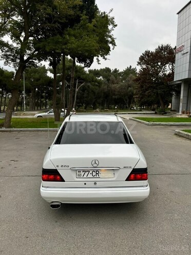 Mercedes E 220 1994, 480,000 km - 2.2 l - Bakı
