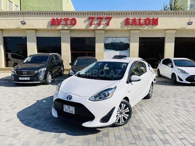 Toyota Aqua-1