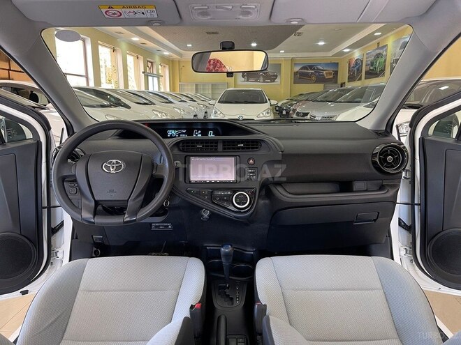 Toyota Aqua-15