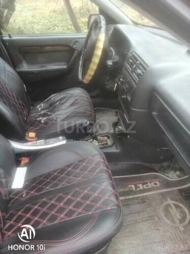 Opel Vectra 1991, 965,340 km - 1.6 l - Quba