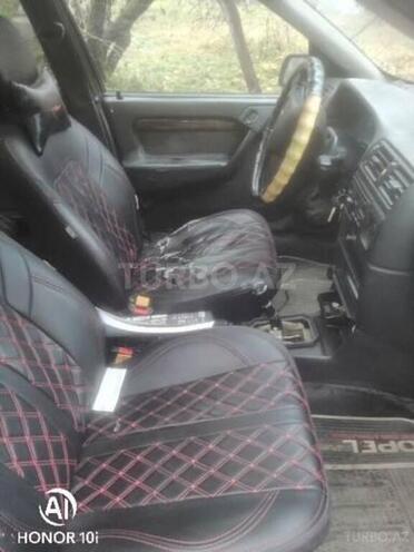 Opel Vectra 1991, 965,340 km - 1.6 l - Quba