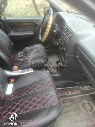 Opel Vectra 1991, 965,340 km - 1.6 l - Quba