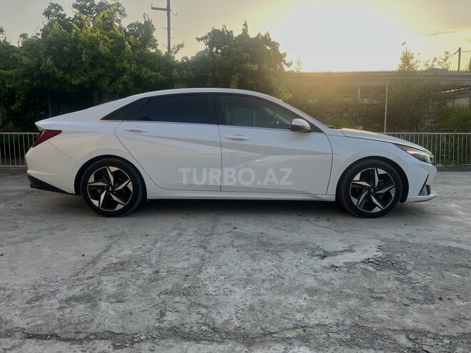 Hyundai Elantra-3