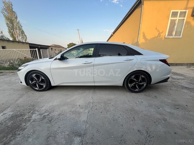 Hyundai Elantra-4