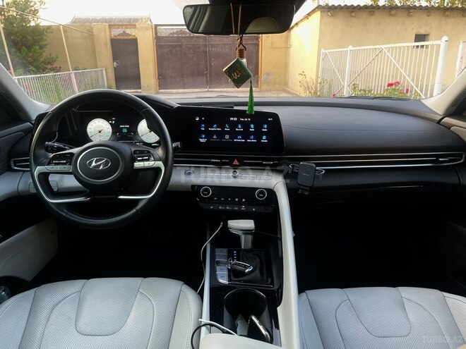 Hyundai Elantra-8
