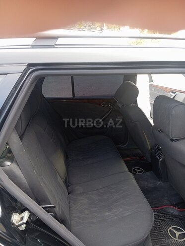 Mercedes E 200 2001, 260,000 km - 2.0 l - Quba
