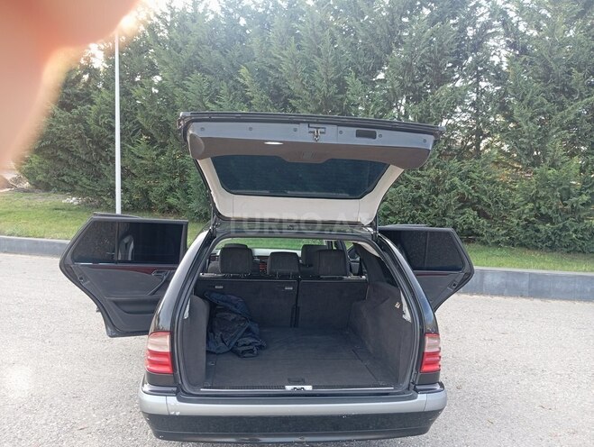 Mercedes E 200 2001, 260,000 km - 2.0 l - Quba