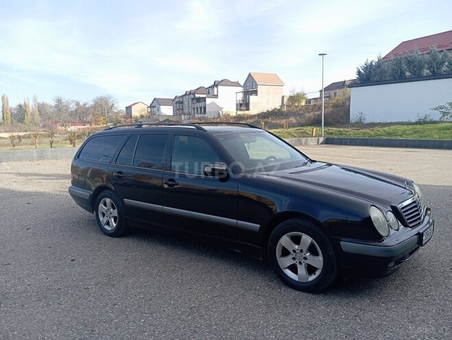 Mercedes E 200 2001, 260,000 km - 2.0 l - Quba