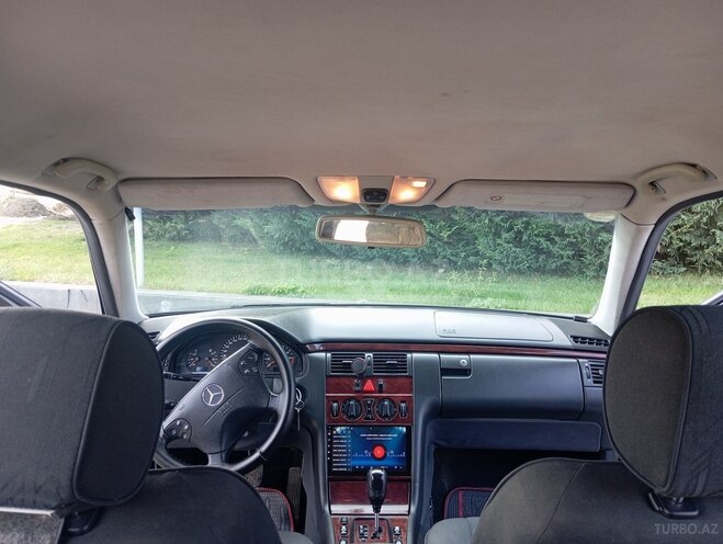 Mercedes E 200 2001, 260,000 km - 2.0 l - Quba