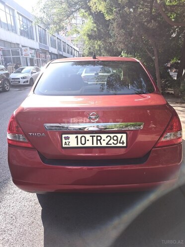 Nissan Tiida-4
