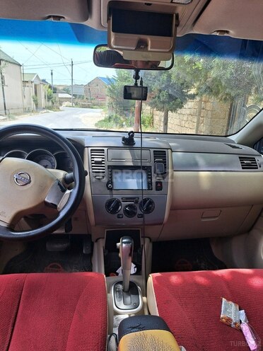 Nissan Tiida-5