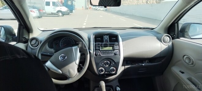 Nissan Sunny 2015, 240,000 km - 1.6 л - Bakı