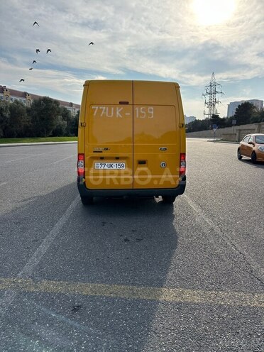 Ford Transit-10