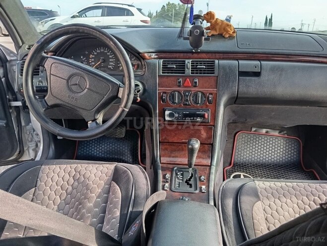 Mercedes E 230 1996, 335,000 km - 2.3 l - Bakı