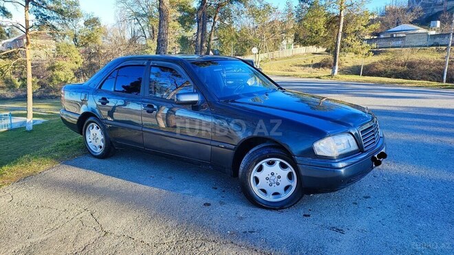 Mercedes C 180 1993, 323,000 km - 1.8 l - Quba