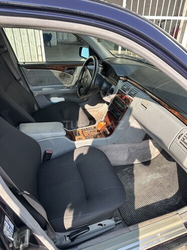 Mercedes E 280 1998, 350,000 km - 2.8 l - Göyçay