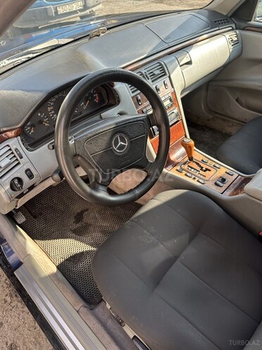 Mercedes E 280 1998, 350,000 km - 2.8 l - Göyçay