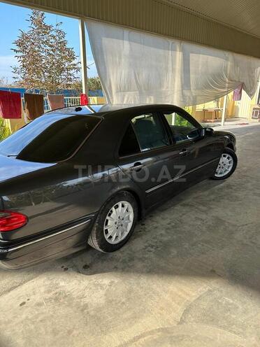 Mercedes E 320 2000, 318,200 km - 3.2 l - Bakı