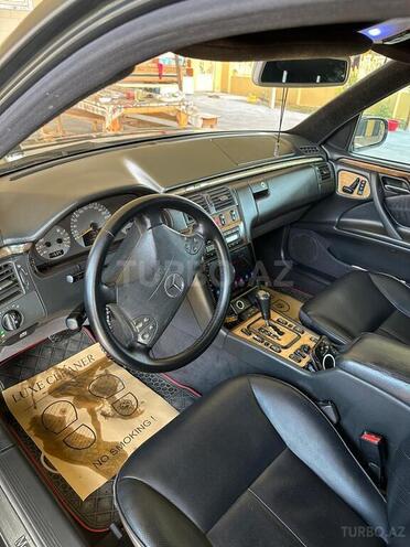 Mercedes E 320 2000, 318,200 km - 3.2 l - Bakı