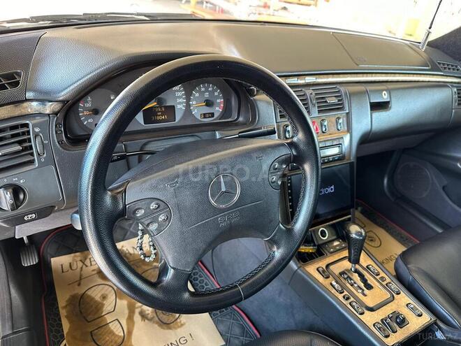 Mercedes E 320 2000, 318,200 km - 3.2 l - Bakı