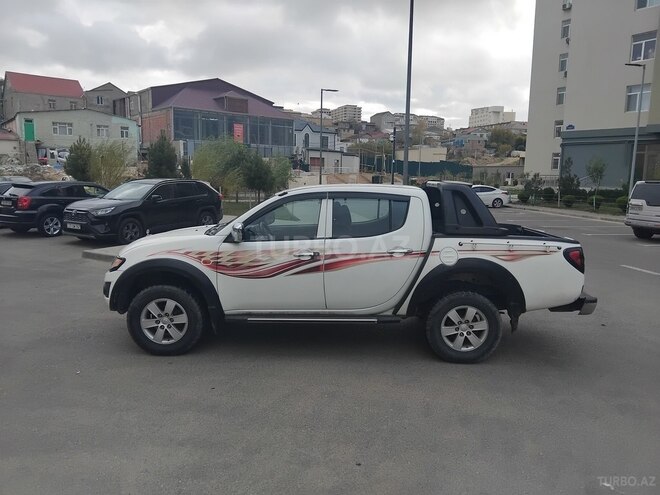 Mitsubishi L200 2008, 310,000 km - 2.5 l - Bakı