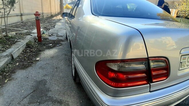 Mercedes E 240 2001, 353,000 km - 2.4 l - Bakı