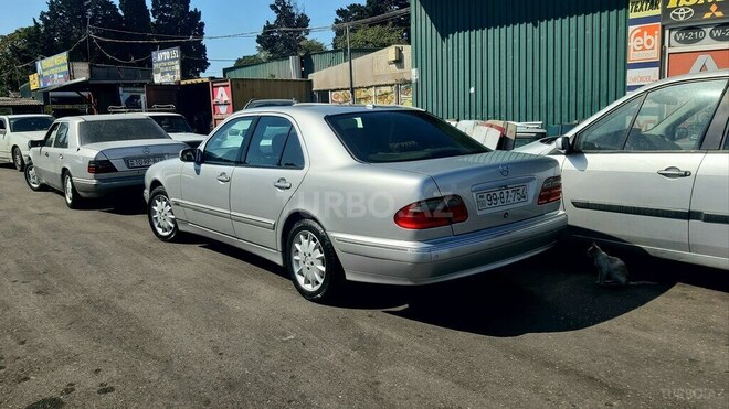 Mercedes E 240 2001, 353,000 km - 2.4 l - Bakı