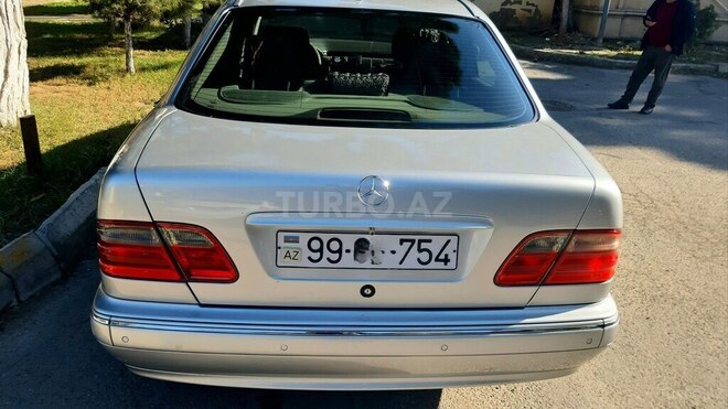 Mercedes E 240 2001, 353,000 km - 2.4 l - Bakı