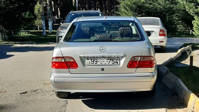 Mercedes E 240 2001, 353,000 km - 2.4 l - Bakı