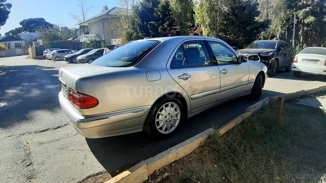 Mercedes E 240 2001, 353,000 km - 2.4 l - Bakı