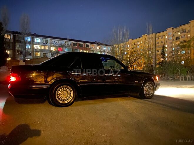 Mercedes E 220 1994, 587,000 km - 2.2 l - Sumqayıt