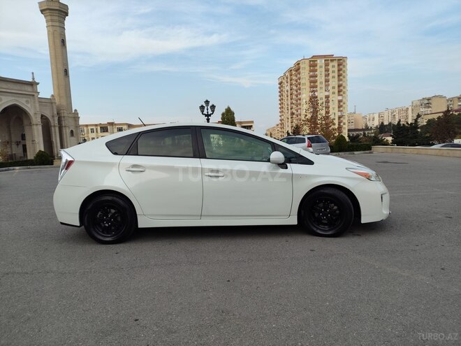 Toyota Prius-3