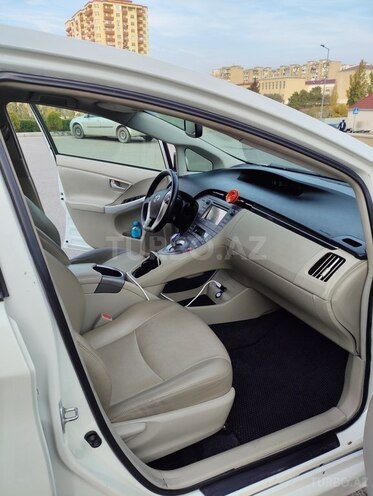 Toyota Prius-10