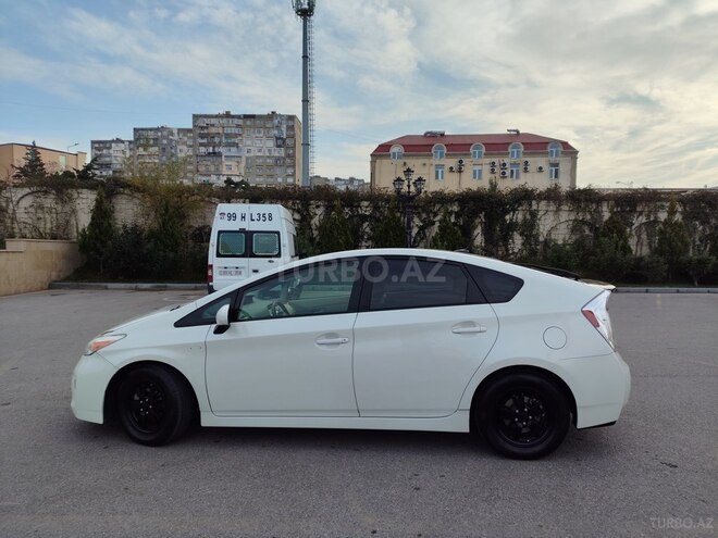 Toyota Prius-7