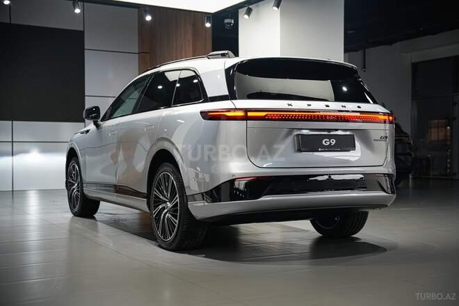 XPeng G9-8