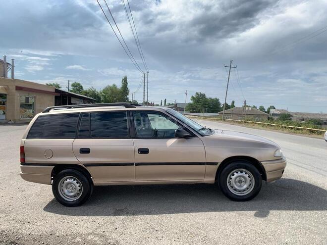 Opel Astra 1997, 245,877 km - 1.6 л - Quba