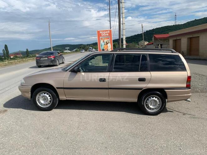 Opel Astra 1997, 245,877 km - 1.6 л - Quba