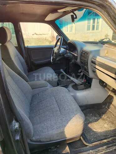 GAZ 3110 2002, 200,000 km - 2.5 l - Salyan